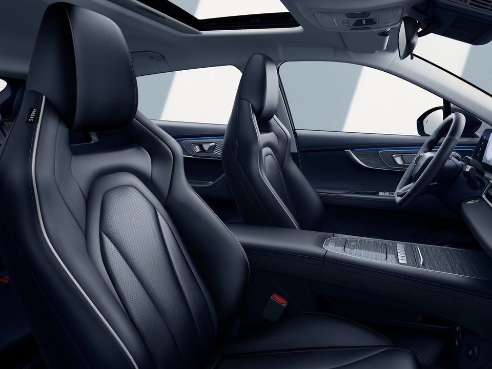 Omoda 5 EV — foto 2